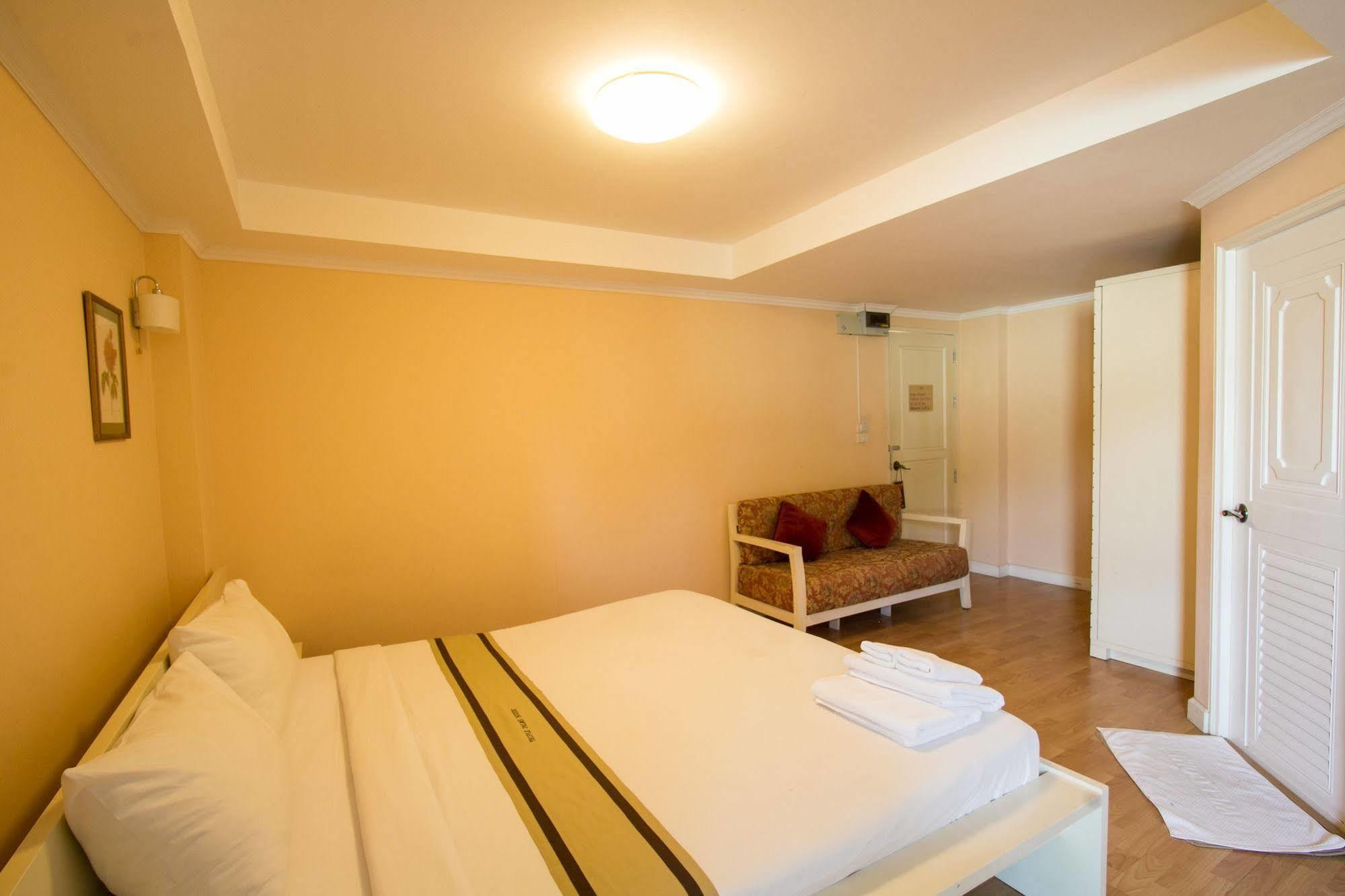 Hotel Triple Palms House Chiang Mai Esterno foto